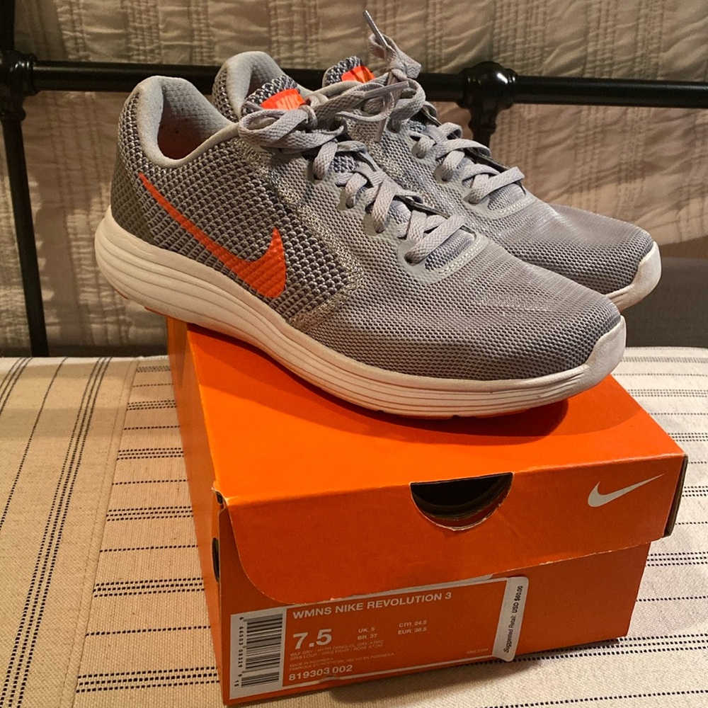 Nike Sneakers - Revolution 3